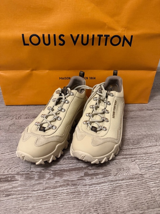 Louis Vuitton Shoes - Woman sneakers